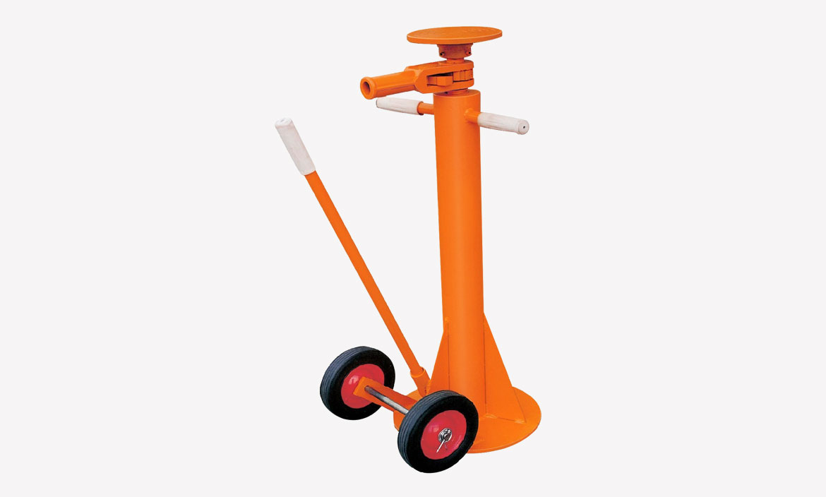 拖车稳定器千斤顶.jpg 拖车稳定器千斤顶.jpg